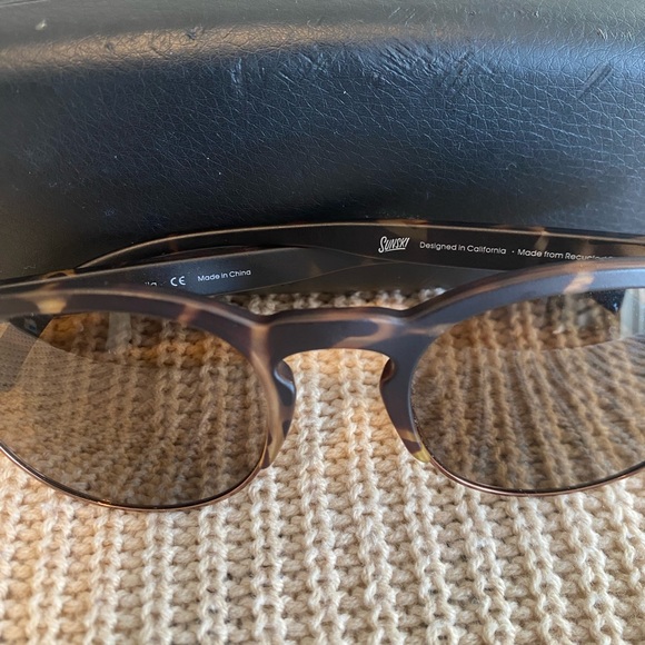 Classic Tortoise Shell Sunglasses - Picture 2 of 9